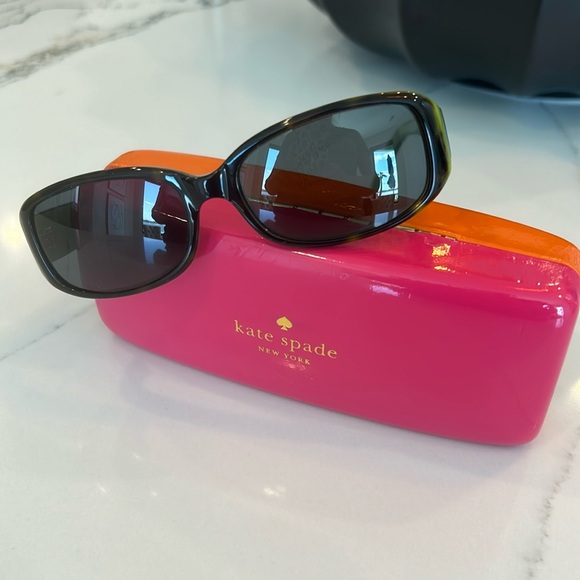 kate spade Accessories - New Condition Kate Spade Sunglasses. Seem to be prescription lenses? Can change!
